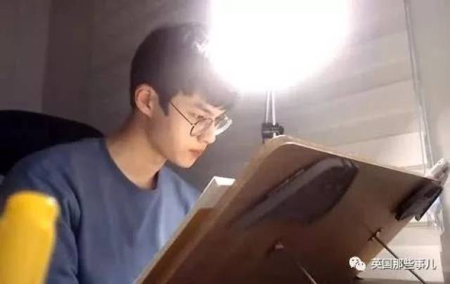 读书哥最新故事，书香日常中的友情与陪伴的温馨时光